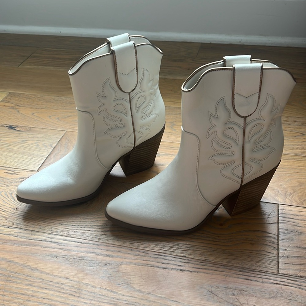 Ladies cowgirl booties